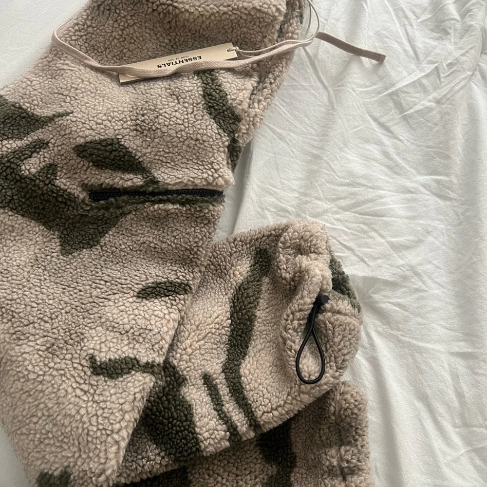 Essentials Camouflage Sweatpants - Green and Tan - Picture 4 of 4